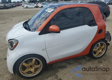 2016 Smart Fortwo z USA, uszkodzony, nr VIN WMEFJ5DA8GK047400